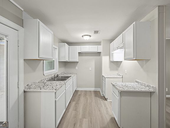 3rd image of 3415 Travis Blvd