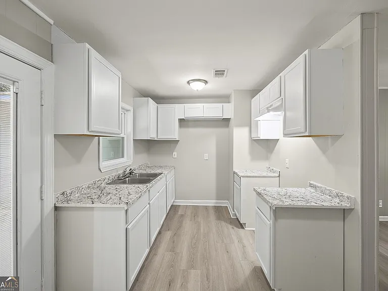 3415 Travis Blvd — Photo 1
