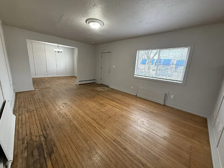 821 Broadway Ave #1 — Photo 4