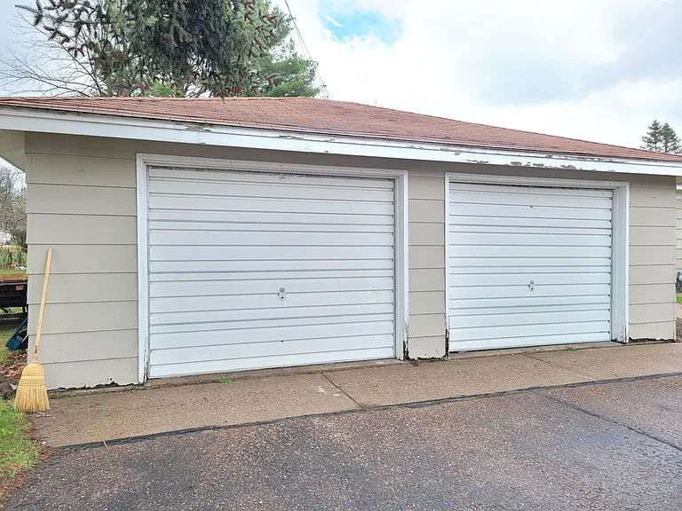 602 W Strowbridge St — Photo 20