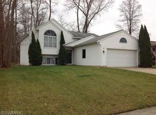 1564 Amberly Dr SE, Grand Rapids, MI 49508