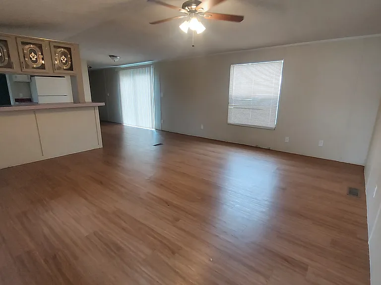 911 Barrier Ln — Photo 2
