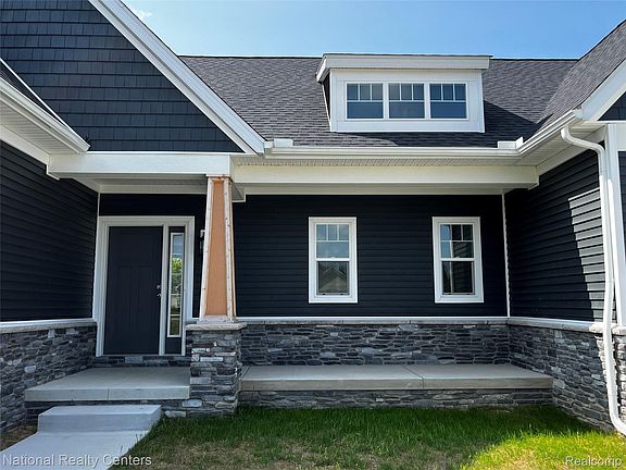4th image of 2413 N Burgett Ln