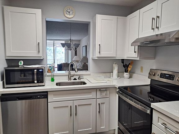 5th image of 6795 Huntington Lane #405