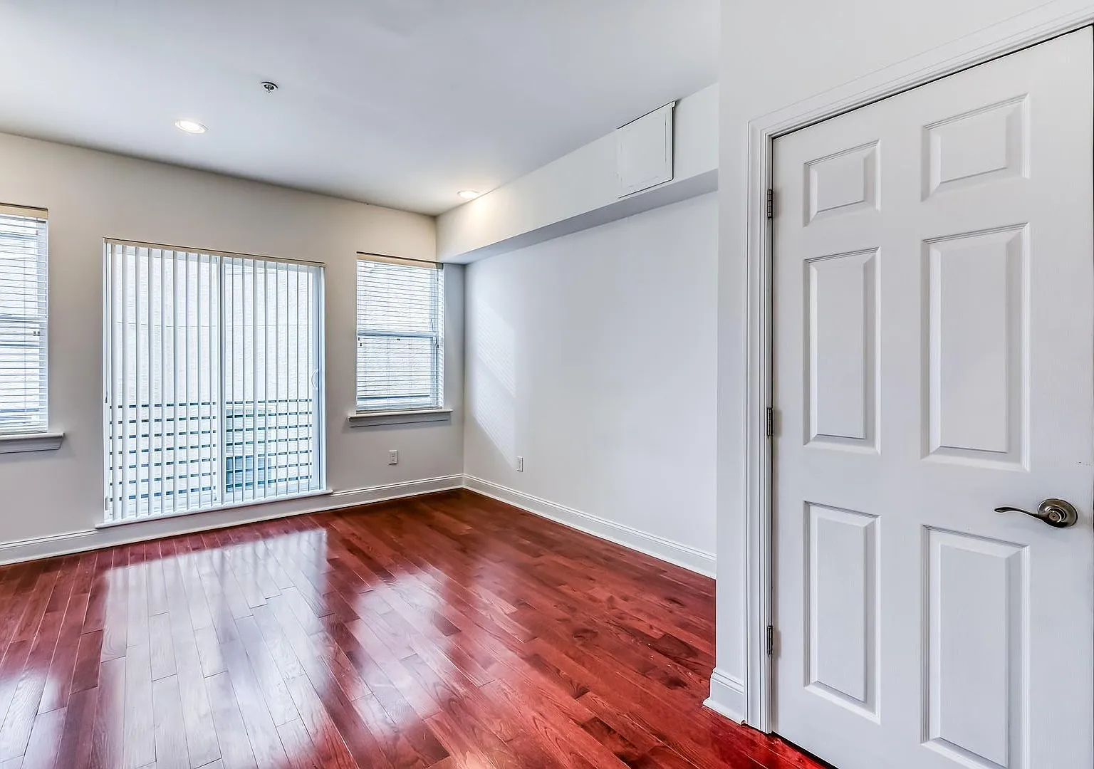3 bed, $3,650 — Photo 4