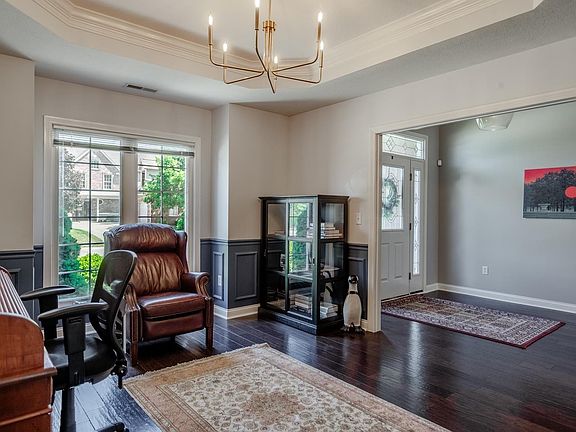 4th image of 483 Sinclair Dr