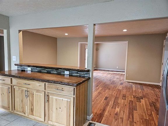 3rd image of 2211 W 4th Ave