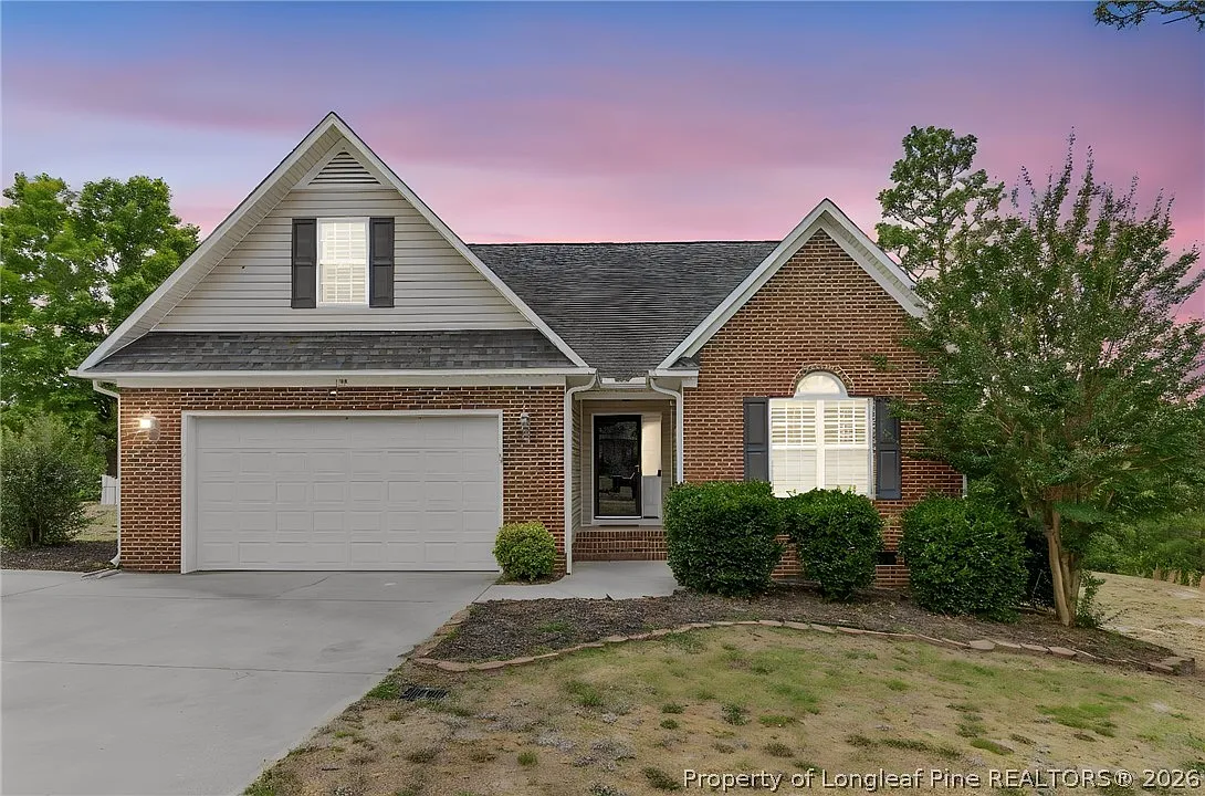 4 bed, 3.0 bath, 2195 sqft, $2,400 — Photo 1