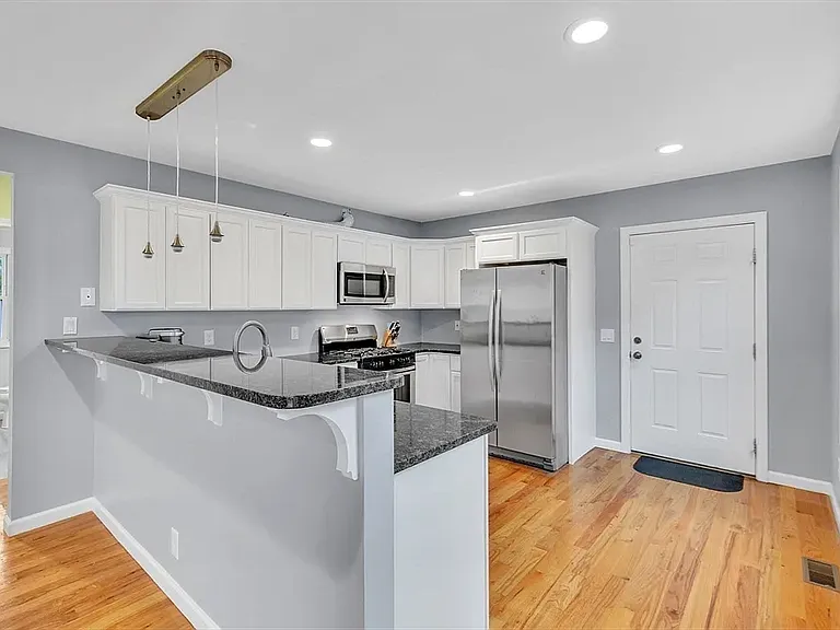 11 Hamlin Pl #B — Photo 25