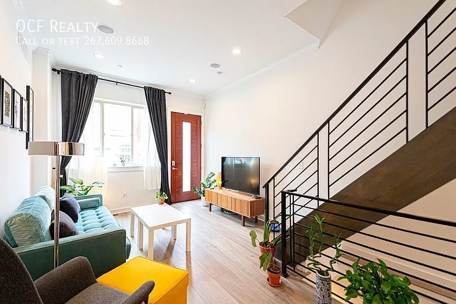 Four Bed Point Breeze Home — Photo 2