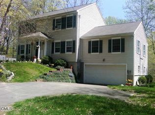 86 Lakeside Dr, Ridgefield, CT 06877