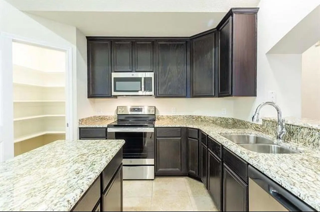 419 Lucky Landing Dr — Photo 4