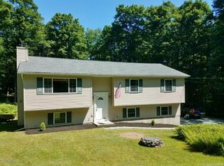 148 Lakewood Dr, Canadensis, PA 18325