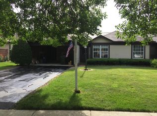 1746 Ranchview Dr, Naperville, IL 60565