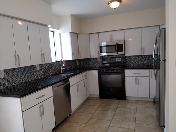 3rd image of 558 Lafayette Blvd