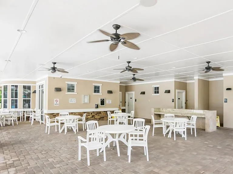 6188 High Tide Blvd — Photo 4