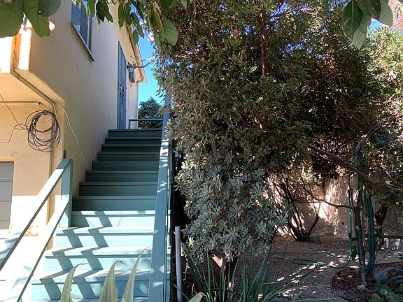 4th image of 2217 3/4 Berkeley Ave
