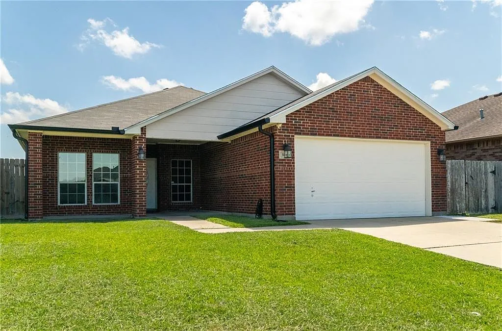 3 bed, 1266 sqft, $1,950 — Photo 1