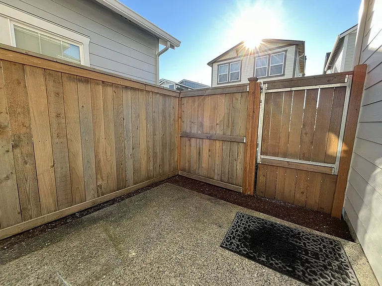 7002 SE Genrosa St — Photo 48