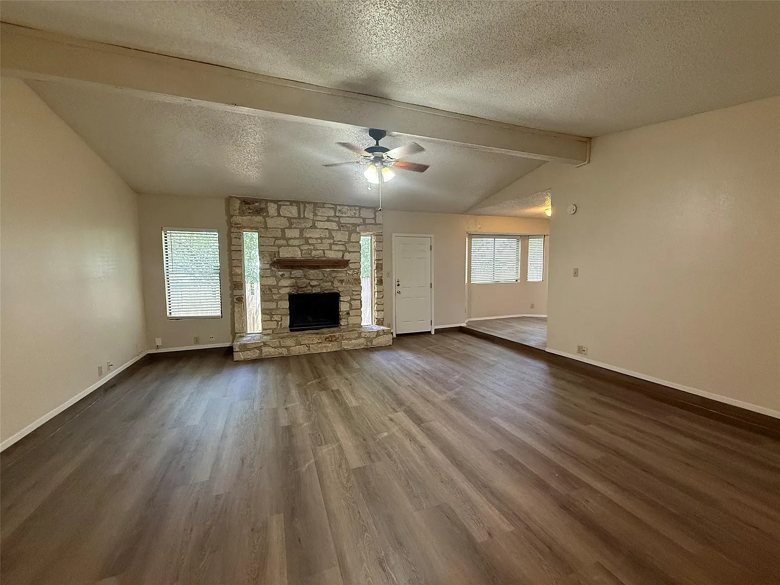 3 bed, 2.0 bath, 1228 sqft, $1,745 — Photo 4