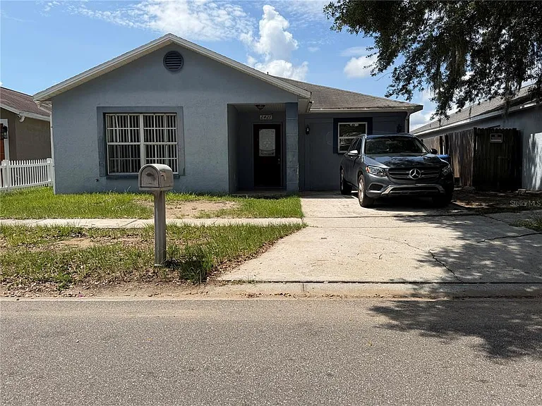 2427 Camden Oaks Pl — Photo 2