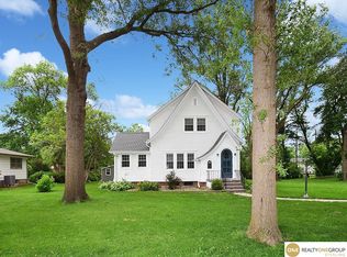1302 N McKaig Ave, York, NE 68467