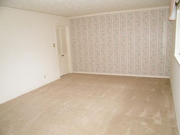 2nd image of 913 Teakwood Dr