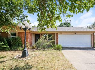 112 Donald Dr, Hurst, TX 76053