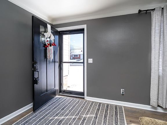 5th image of 135 Greystone Dr