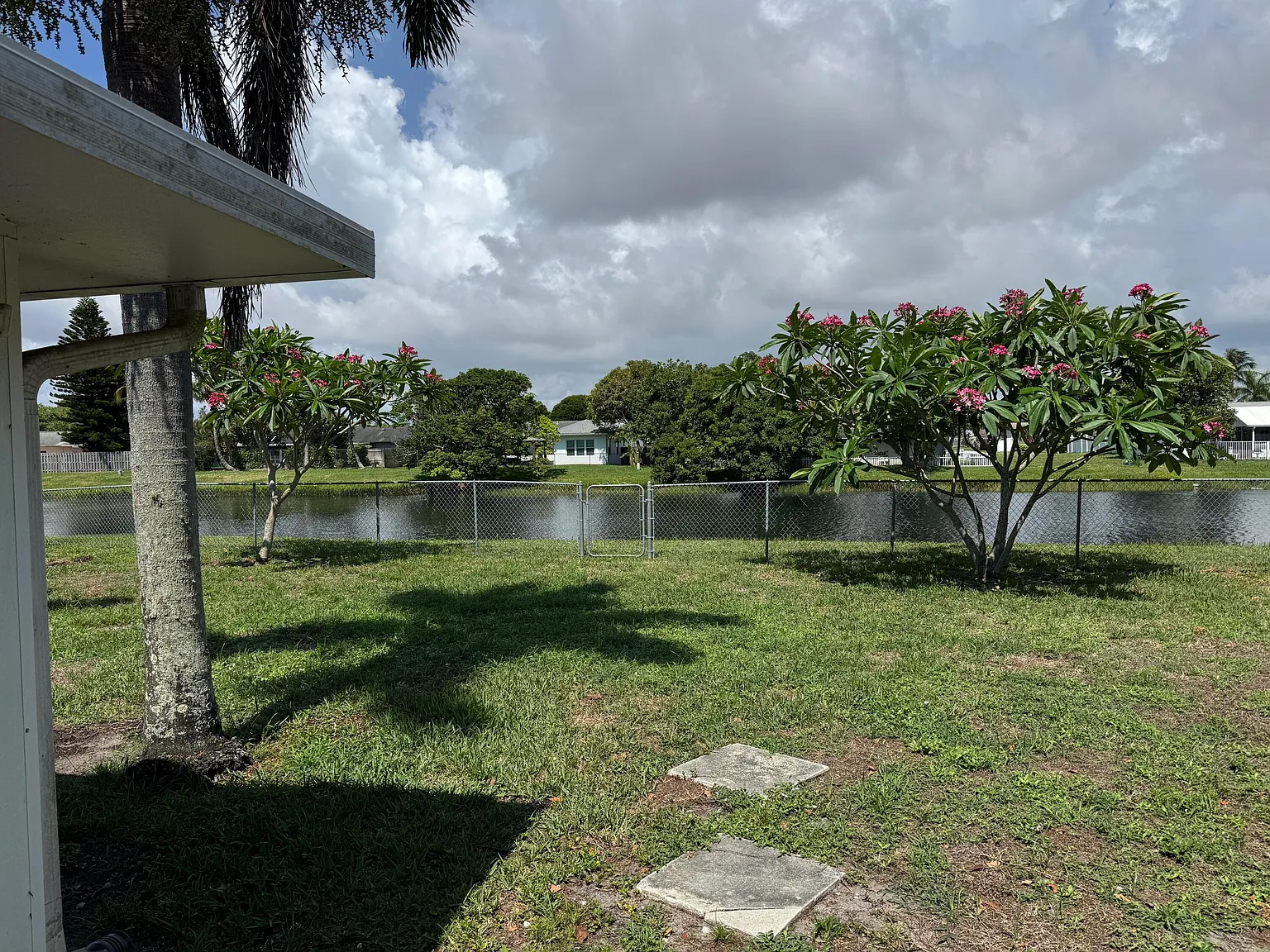 3 bed, 2.0 bath, 1132 sqft, $2,750 — Photo 2
