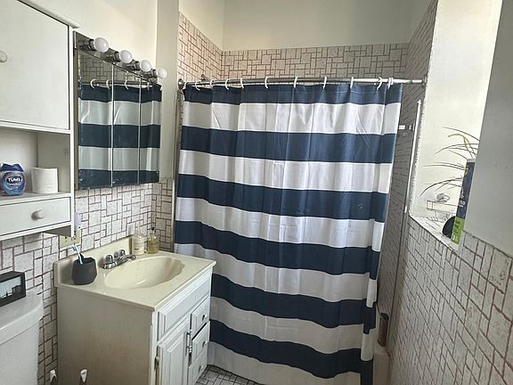 4th image of 2566 N Lincoln Ave #306