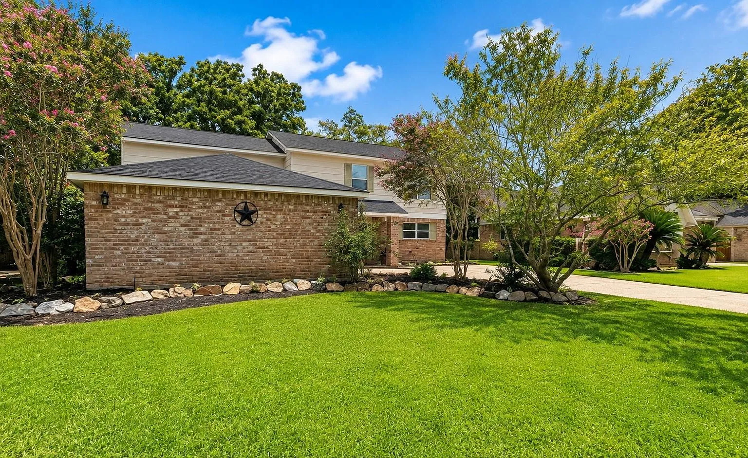 4 bed, 3.5 bath, 2377 sqft, $2,290 — Photo 2