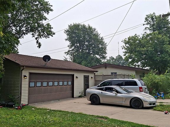 2nd image of 106 W Wayne St