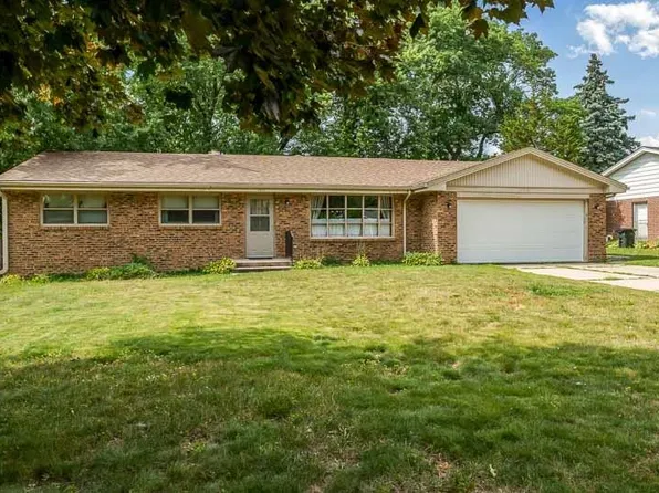 2212 Silverthorn Dr, Rockford, IL 61107