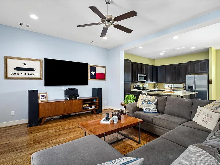 1720 Live Oak St — Photo 14