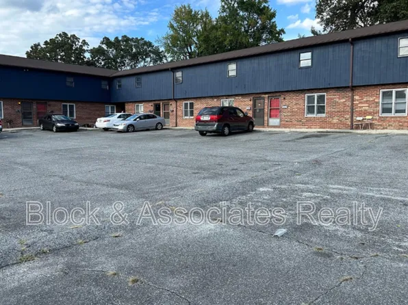 115 College St APT 1, Thomasville, NC 27360