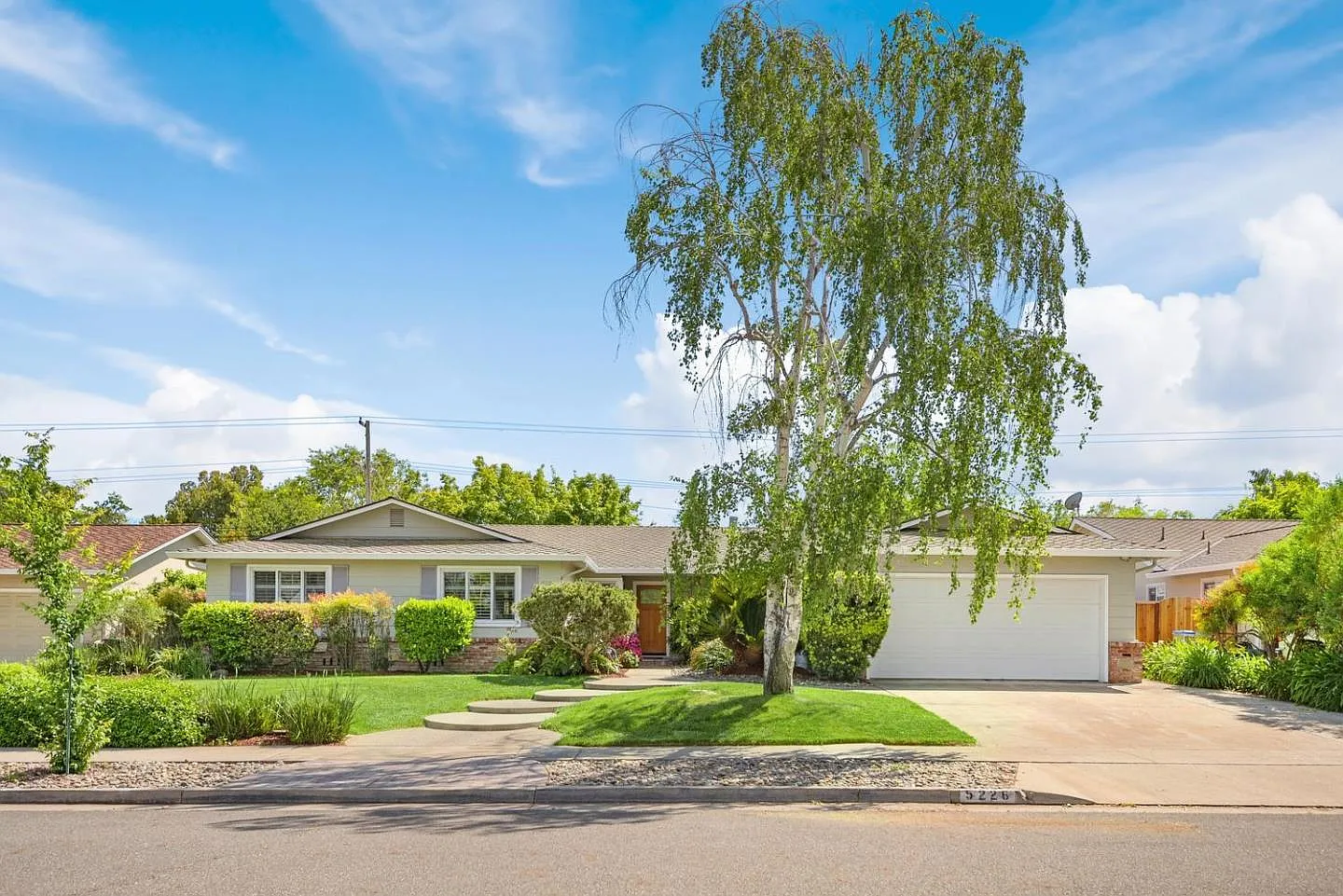 5226 Rhonda Dr photo 1