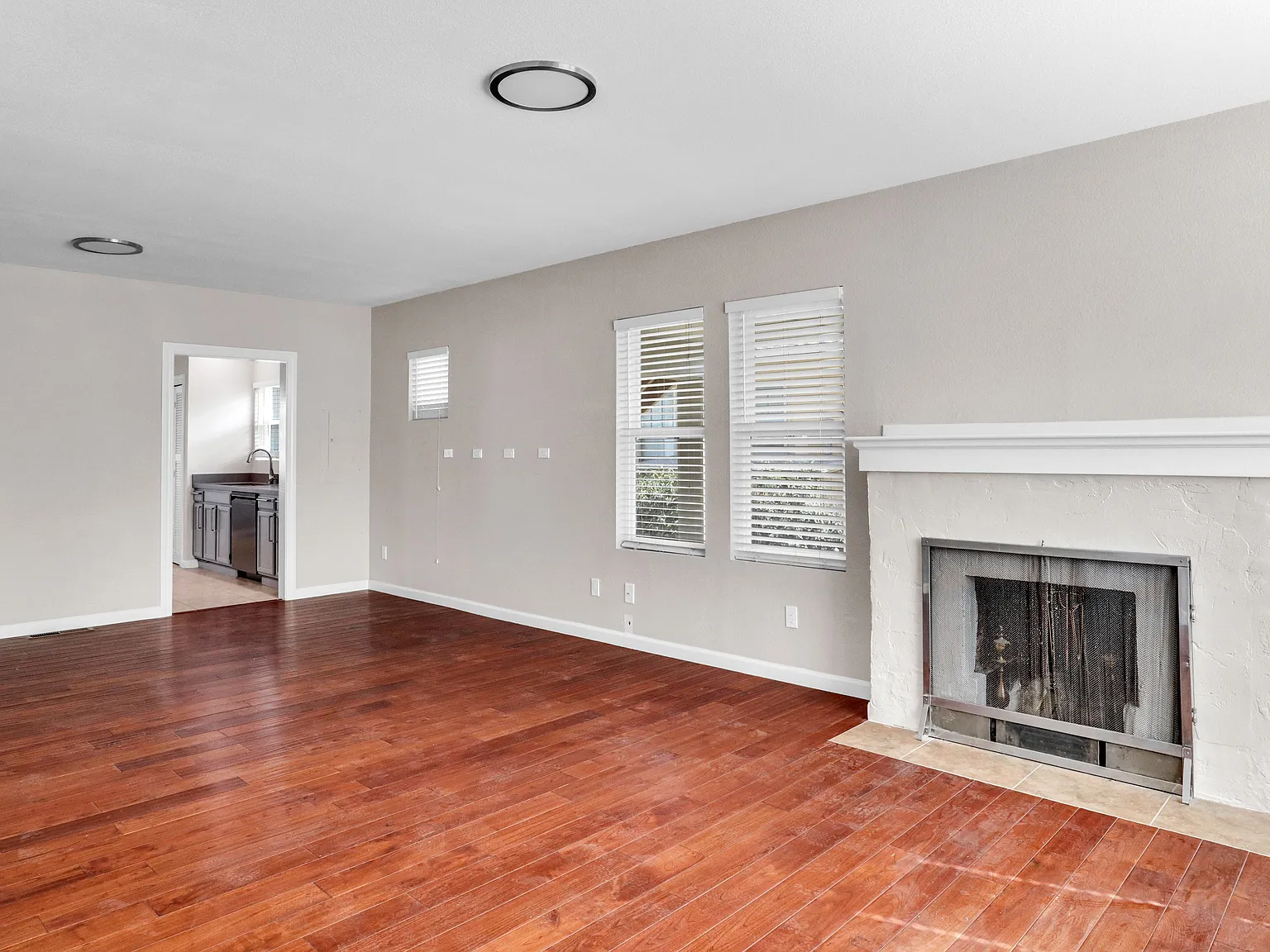 2 bed, 1.0 bath, $3,100 — Photo 3