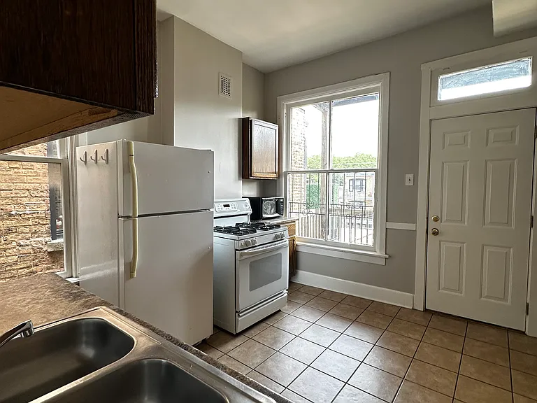 2241 N Seminary Ave #3 — Photo 5