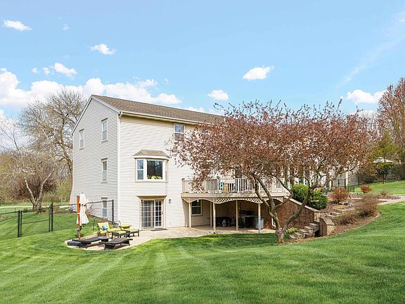 4th image of 2801 Cambridge Ct