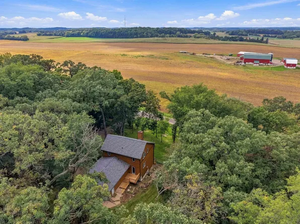 3670 Jensen Ln, Deerfield, WI 53531