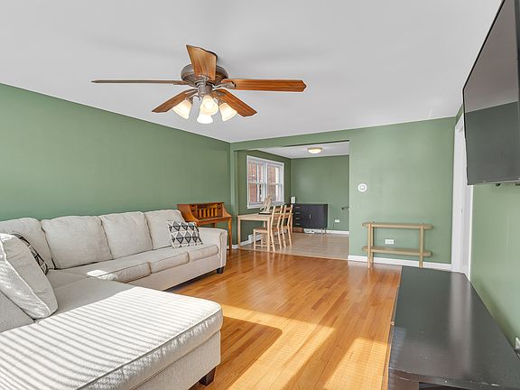2nd image of 6845 N Northwest Hwy APT 2W