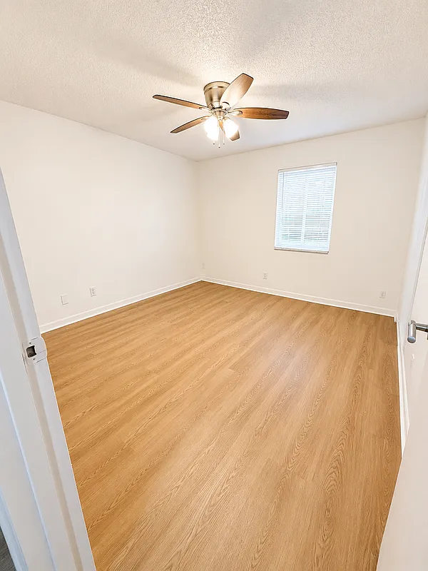 3 bed, 2.0 bath, 1289 sqft, $1,800 — Photo 4