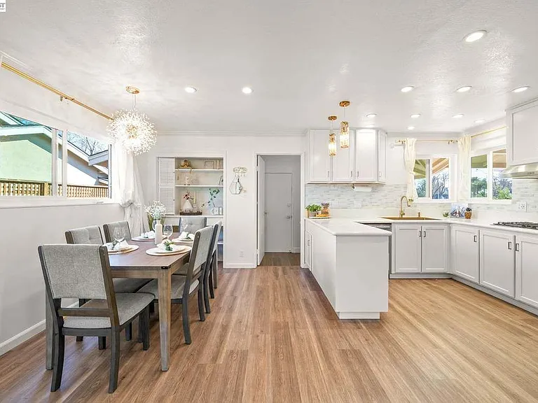35290 Farnham Dr — Photo 15