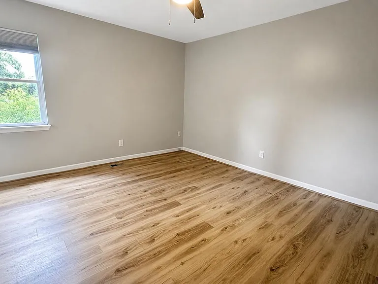 247 Brookside Ct — Photo 12