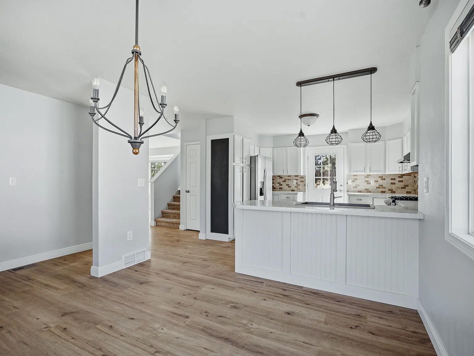 4 bed, 3.5 bath, 2414 sqft, $2,800 — Photo 3