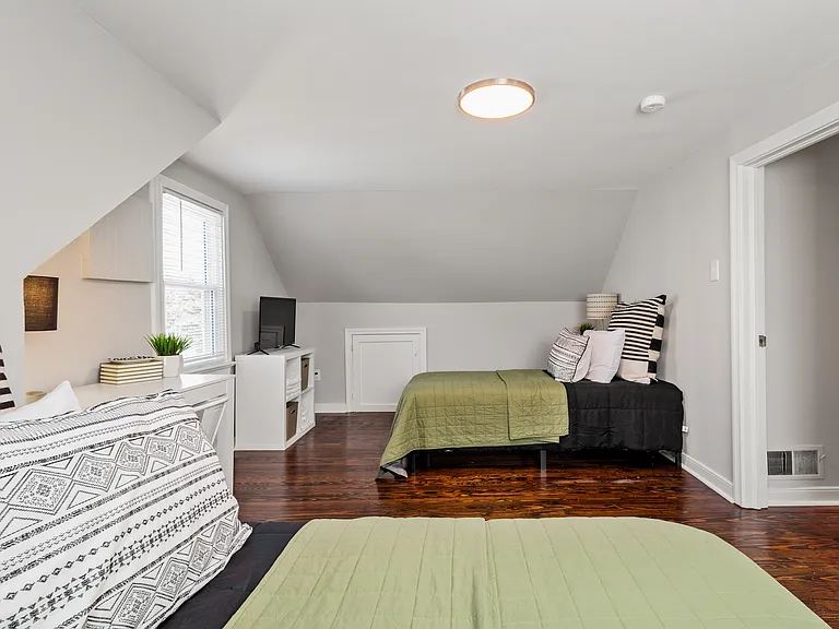 6525 W Grace St — Photo 53