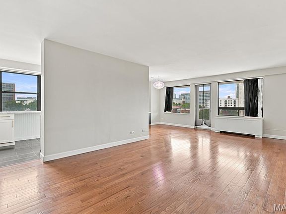 3rd image of 4466 W Pine Blvd APT 6B