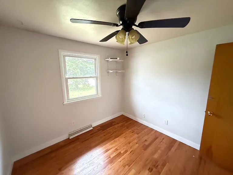 211 Bourn Ave — Photo 14