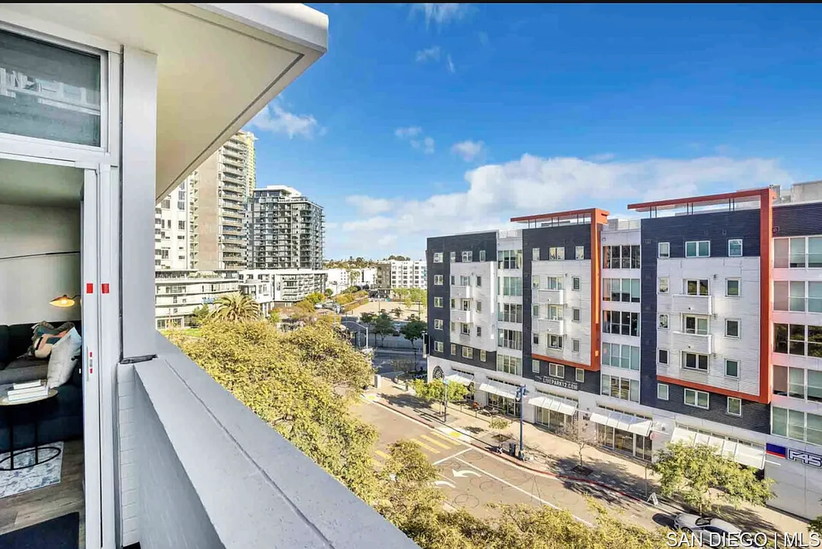 Building Photo - 206 Park Blvd #608